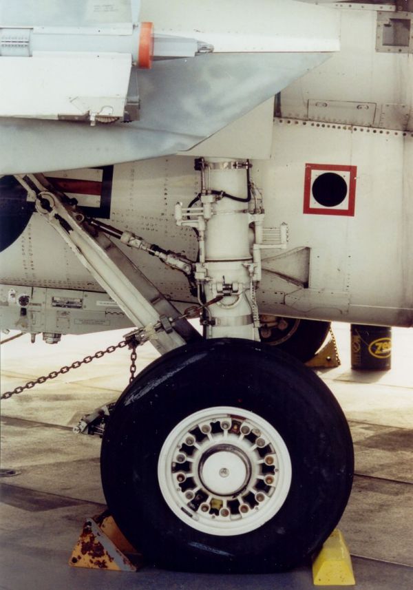 f14-detail-gearmain-12l.jpg