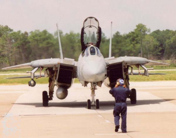 f14-photo-crew-03l.jpg